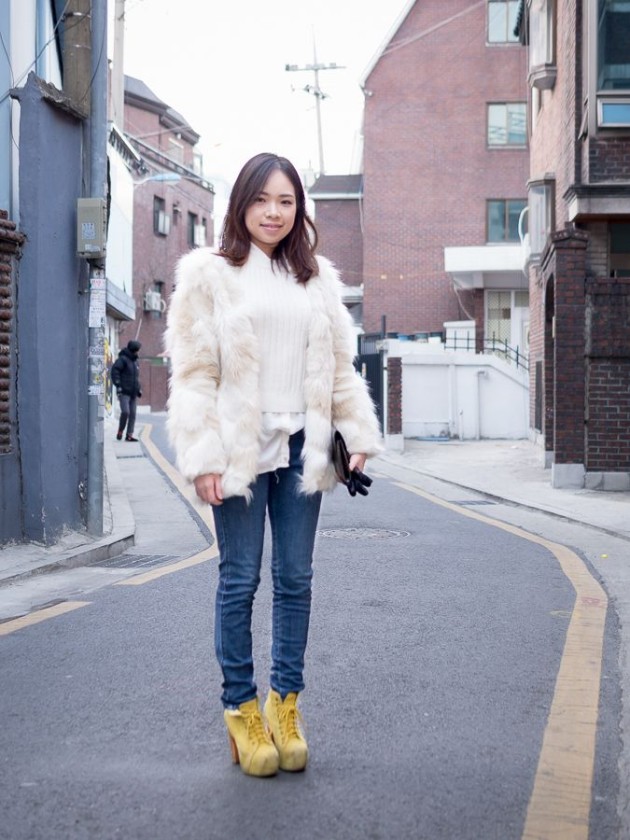Seoul Street Fashion: Bright BootsㅣThe perfect way to make your outfit SPUNKY!